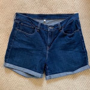 Levi’s Rolled Cuff Jean Shorts, size 31 Medium Wash EUC